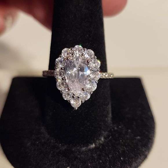 Jewelry - TEARDROP LARGE WOMAN BLING RING